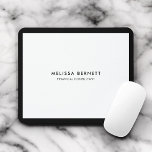 Minimalistische luxe wit muismat<br><div class="desc">Verhoog uw werkruimte met een gepersonaliseerde mousepad die stijl en functionaliteit combineert. Deze mousepad is gemaakt om uw persoonlijkheid te weerspiegelen en is voorzien van jouw naam die prominent wordt weergegeven in vet, geometrisch schreefloos lettertype, waardoor het een opvallend stuk is op elk bureau. Onder jouw naam kunt u een...</div>