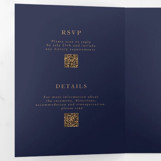 Minimalistische marine blauw Foto QR Code RSVP bru Drieluik Uitnodiging (Binnenzijde eerst)