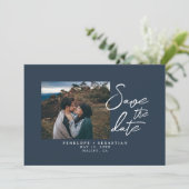 Minimalistische marine blauwe kalligrafie foto bru save the date (Staand voorkant)