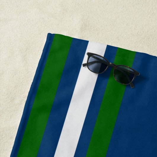 Minimalistische marine en Groene Stripes Aangepast Strandlaken (In situ)