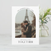 Minimalistische Merrier Samen Liefdesboog Koppel F Feestdagenkaart (Staand voorkant)