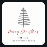 Minimalistische Merry Christmas Scandi Tree Gift L Vierkante Sticker<br><div class="desc">Eenvoudige kerstcadeaubonnen zijn voorzien van een Scandi waterverf boomontwerp met Merry Christmas in rood handgeschreven script. Personaliseer met uw familienaam.</div>