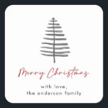 Minimalistische Merry Christmas Scandi Tree Gift L Vierkante Sticker<br><div class="desc">Eenvoudige kerstcadeaubonnen zijn voorzien van een Scandi waterverf boomontwerp met Merry Christmas in rood handgeschreven script. Personaliseer met uw familienaam.</div>