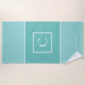 Minimalistische mintblauwe monogram personalisatie strandlaken (Voorkant)