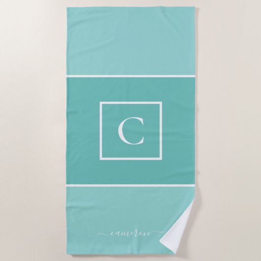 Minimalistische mintblauwe monogram personalisatie strandlaken (Voorkant)