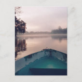 Minimalistische Misty Boat op de Borneo Travel Fot Briefkaart (Voorkant)