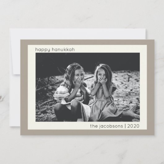 Minimalistische Modern Taupe Hanukkah Foto Feestdagenkaart (Voorkant)