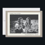 Minimalistische Modern Taupe Hanukkah Foto Feestdagenkaart<br><div class="desc">Minimalistische Modern Taupe Hanukkah Fotovakantie Kaart</div>