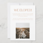 Minimalistische moderne 2-foto bruiloft 'We Eloped Aankondiging (Achterkant)