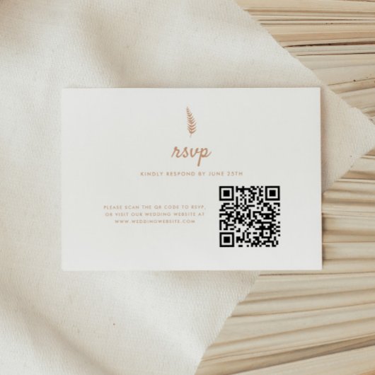 Minimalistische Moderne Beige Blad QR Code Trouwen RSVP Kaartje