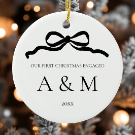 Minimalistische moderne boog eerste kerst verloofd keramisch ornament