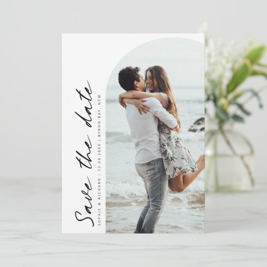 Minimalistische moderne boog foto Save the Date Kaart (Staand voorkant)
