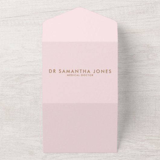 Minimalistische Moderne Dokter Professionele Roze All In One Uitnodiging (Buitenkant)