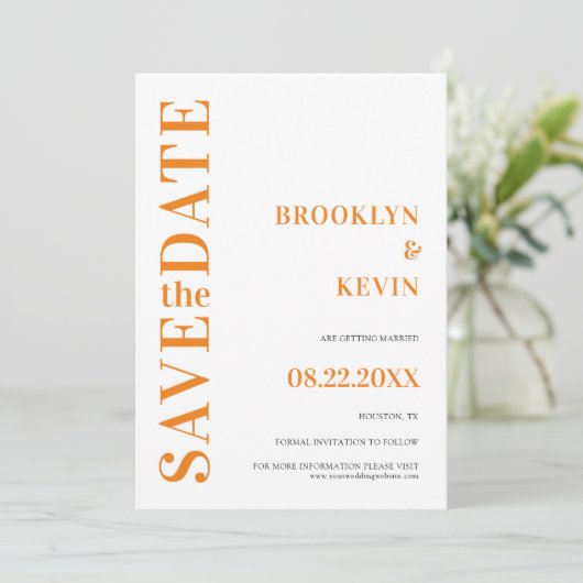 Minimalistische moderne eenvoudige Oranje bruiloft Save The Date (Staand voorkant)