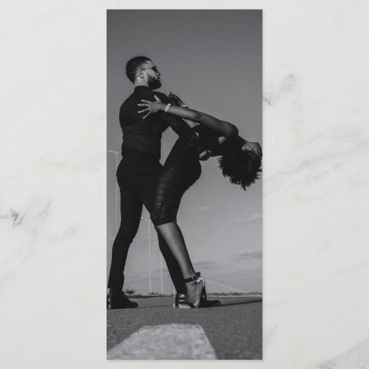 Minimalistische moderne foto inline monogram bruil menu (Achterkant)