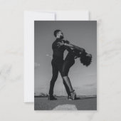 Minimalistische moderne foto inline monogram bruil RSVP kaartje (Achterkant)