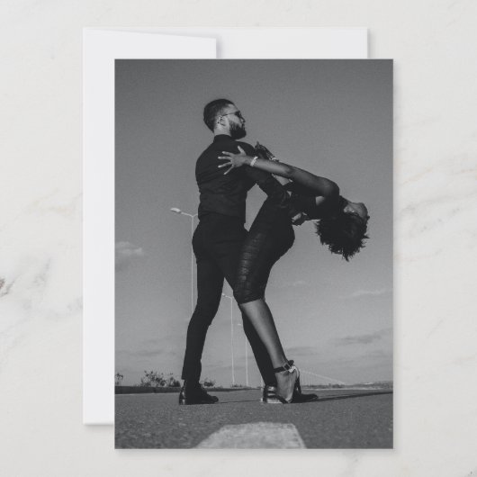 Minimalistische moderne foto inline monogram bruil save the date (Achterkant)