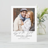 Minimalistische moderne fotoscript bruiloft save the date (Staand voorkant)