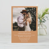 Minimalistische moderne gouden tan foto bruiloft kaart (Staand voorkant)