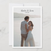 Minimalistische moderne grote foto stijlvol script save the date (Voorkant)