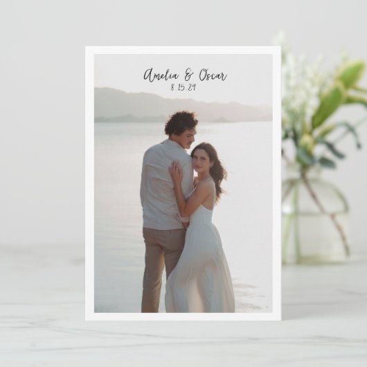 Minimalistische moderne grote foto stijlvol script save the date (Staand voorkant)