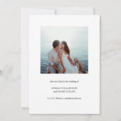 Minimalistische moderne grote foto stijlvol script save the date (Achterkant)