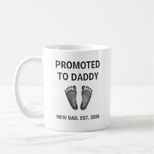 Minimalistische moderne ingeënte baby voetafdruk o koffiemok