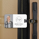 Minimalistische moderne Logo makelaar foto Bagagelabel<br><div class="desc">Elegant realtor bagagelabel in zwart-wit met ruimte voor uw foto en logo. Creëer branded geschenken voor uw vastgoedbedrijf met behulp van dit minimalistische foto bagagelabel ontwerp. U kunt uw zakelijke logo en aangepaste foto toevoegen, de kleuren en meer bewerken om uw stijlvolle bagagelabels voor uzelf of als een relatiegeschenk van...</div>