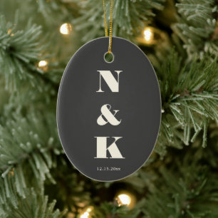 Minimalistische moderne monogram zwarte en witte t keramisch ornament