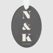 Minimalistische moderne monogram zwarte en witte t ornament (voorkant)