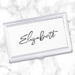 Minimalistische moderne penseelscript voornaam visitekaarthouder<br><div class="desc">Een voornaam visitekaartje hoesje houder voor haar. Het script is een mooi, penseelstreek modern handgeschreven script dat een perfect cadeau voor haar is. De decoratieve stijl van de penseelstreek kan vereisen dat u uw voornaam opnieuw centreert. U kunt ook de kleur en de kalligrafiestijl van het zwarte lettertype aanpassen. De...</div>