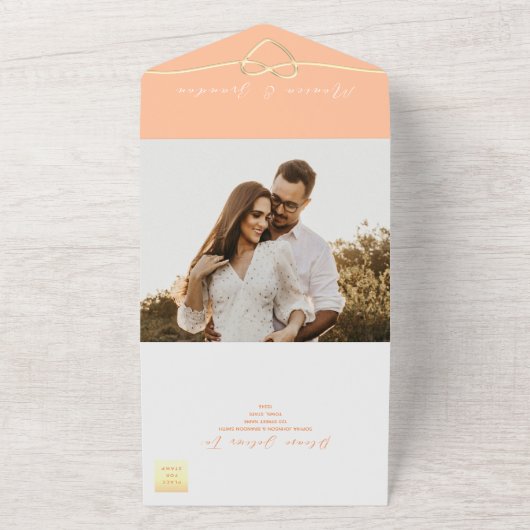 Minimalistische moderne perzik fuzz bruiloft all in one uitnodiging (Buitenkant)