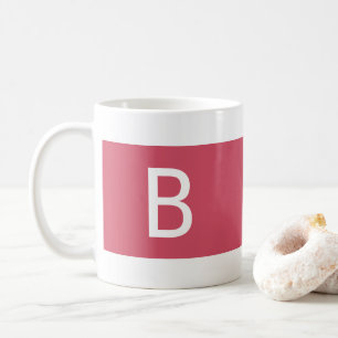 Minimalistische moderne roze & witte monogram boer koffiemok