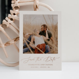 Minimalistische moderne script fotolijst beige folie uitnodiging