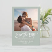 Minimalistische moderne script groene chic foto save the date (Staand voorkant)