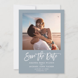 Minimalistische moderne script stoffige blauwe chi save the date