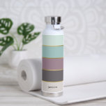 Minimalistische moderne strepen gepersonaliseerd waterfles<br><div class="desc">Personaliseer dit ontwerp met jouw naam of initialen.</div>