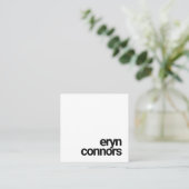 Minimalistische moderne typografie zwart wit vierkante visitekaartje (Staand voorkant)