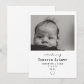 Minimalistische moderne zwart-wit babyfoto geboort aankondiging (Voorkant / Achterkant)