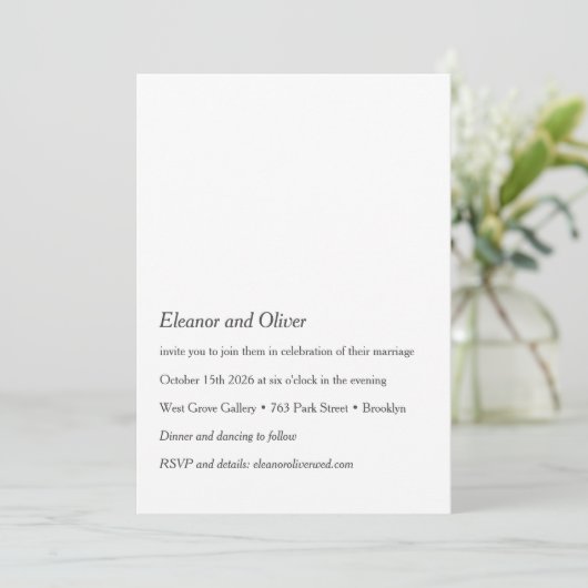 Minimalistische Moderne Zwart Wit Foto QR Huwelijk Kaart (Staand voorkant)