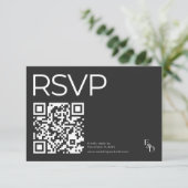 Minimalistische moderne zwart-wit typografie RSVP kaartje (Staand voorkant)