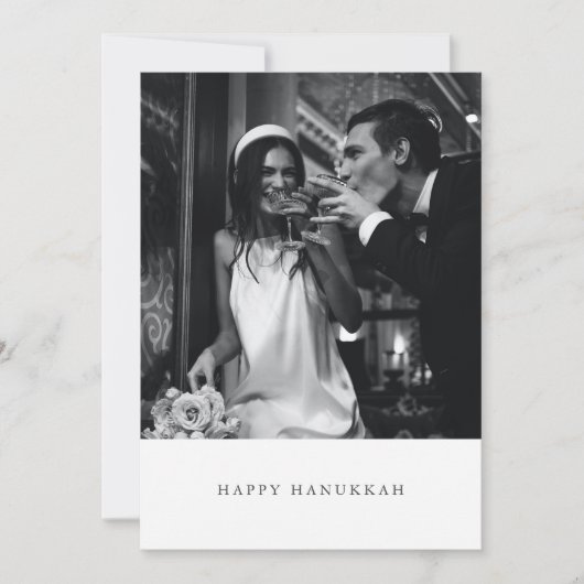 Minimalistische moderne zwarte Hanukkah-foto trouw Feestdagenkaart (Voorkant)