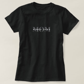 Minimalistische moeder sinds jaar aangepaste tekst t-shirt