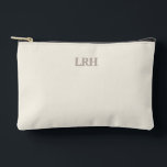 Minimalistische Monogram Bruidsmeisje Make-uptas Etui<br><div class="desc">De perfecte kleine tas voor op de trouwdag en daarbuiten. Met een ivoorkleurige achtergrond en grijs monogram is dit bruidsmeisje cadeau stijlvol,  functioneel en een blijvende herinnering aan jullie speciale dag samen.</div>