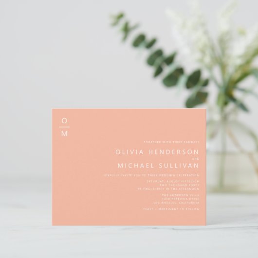Minimalistische Monogram Peach QR Code Wedding Uitnodiging Briefkaart (Staand voorkant)