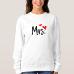 Minimalistische Mrs. Shirt - Love-Inspired Women's<br><div class="desc">Show uw "Mrs." -status in stijl af met dit schattige T-shirt met een gewaagd zwart script en twee rode harten. Of je nu een bruid-to-be, net getrouwd, of trots genomen, dit t-shirt voegt charme aan elke outfit. Geweldig voor casual draag, huwelijksreizen, vrijgezellenfeesten of als een doordacht cadeau voor uw favoriete...</div>