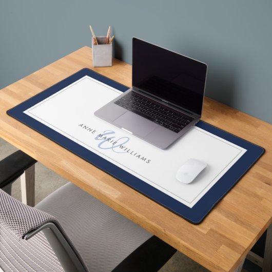 Minimalistische Navy Blue Script Twee Rand Monogra Bureaumat (Kantoor 2)