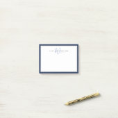 Minimalistische Navy Blue Script Twee Rand Monogra Post-it® Notes (Op bureau)