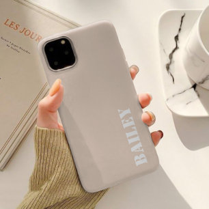 Minimalistische neutrale beige aangepaste naam iPhone 15 case