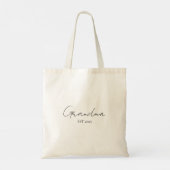 Minimalistische oma EST 2025 | Gepersonaliseerd ca Tote Bag (Achterkant)
